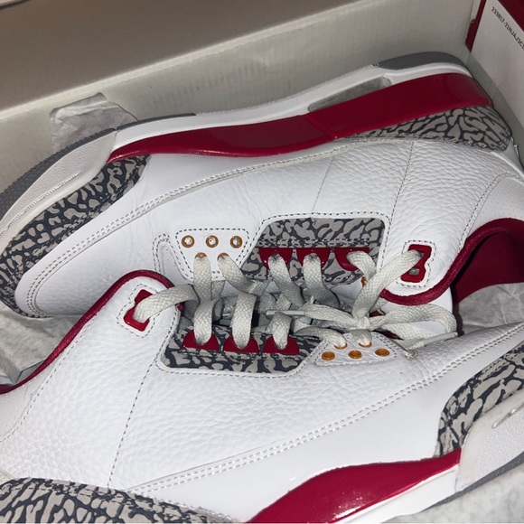 Jordan’s 3 retro cardinals red